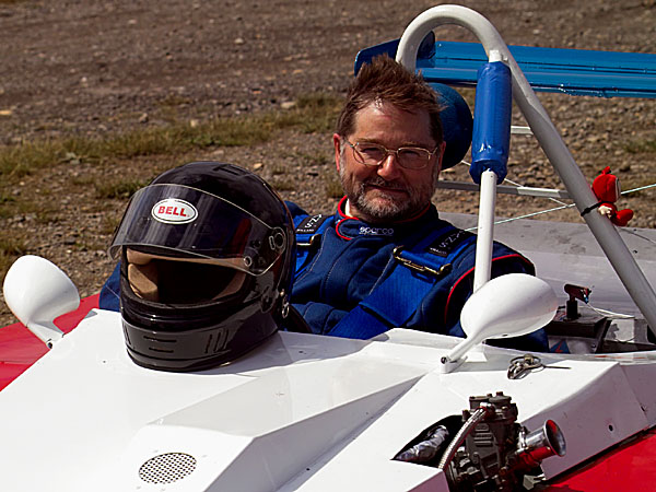 nigel49.jpg (89073 bytes)